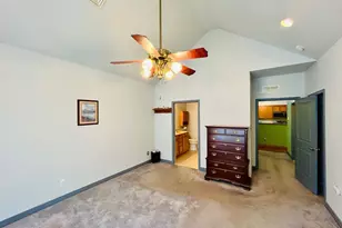 1022 Bordeaux Ln, Pennsburg, PA 18073 - Photo 13