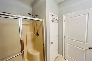1022 Bordeaux Ln, Pennsburg, PA 18073 - Photo 15