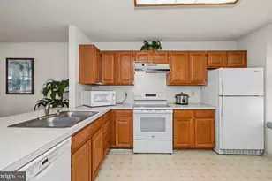 536 6th Street W, Pennsburg, PA 18073 - Photo 11