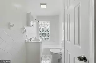 360 E Penn St, Norristown, PA 19401 - Photo 23