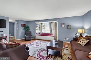 63 Lark Ln, Gilbertsville, PA 19525 - Photo 5