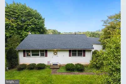 325 E Mount Kirk Avenue, Eagleville, PA 19403 - Photo 3