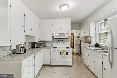 325 E Mount Kirk Avenue, Eagleville, PA 19403 - Photo 7