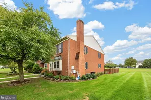 1704 Village Green Dr, Gilbertsville, PA 19525 - Photo 3