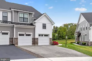 25 Tamarack Cir, Norristown, PA 19403 - Photo 3