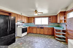 317 W Race St, Stowe, PA 19464 - Photo 13