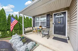 720 Montgomery Ave, Pennsburg, PA 18073 - Photo 3