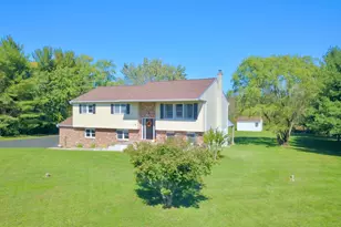 129 Graterford Rd, Schwenksville, PA 19473 - Photo 3