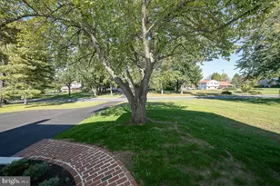 942 Surrey Dr, Blue Bell, PA 19422 - Photo 5