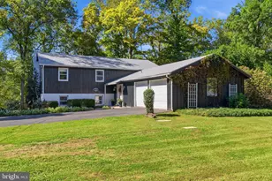 4822 Perkiomen Creek Rd, Schwenksville, PA 19473 - Photo 5