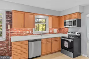 869 Laurel Ln, Harleysville, PA 19438 - Photo 3