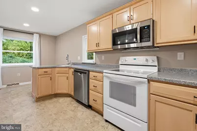 942 Green Street, Bridgeport, PA 19405 - Photo 15