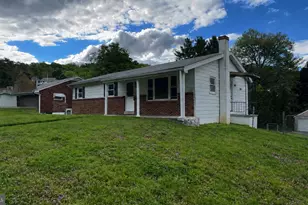6 Pine Park Dr, Lewistown, PA 17044 - Photo 3