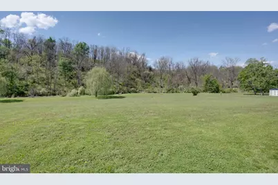 611 E Freedom Avenue, Burnham, PA 17009 - Photo 3