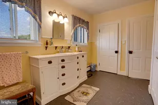 611 E Freedom Ave, Burnham, PA 17009 - Photo 23