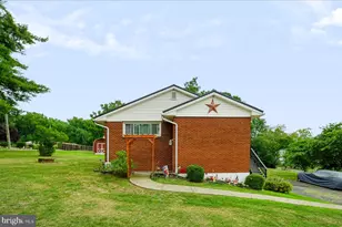 807 N Pine St, Burnham, PA 17009 - Photo 35