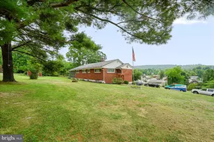 807 N Pine St, Burnham, PA 17009 - Photo 41