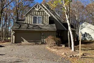 408 Gentian Ln, Pocono Pines, PA 18350 - Photo 1