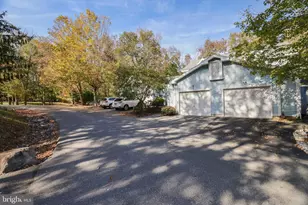 305 Inverness Dr, East Stroudsburg, PA 18302 - Photo 5