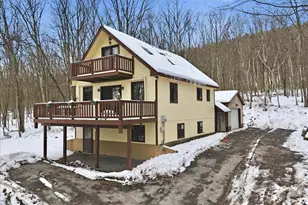 704 Rainbow Terrace, Effort, PA 18330 - Photo 1