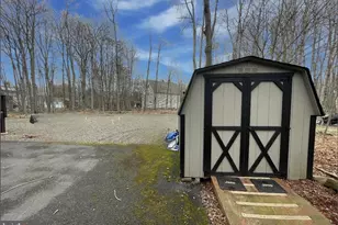 3529 Peak Dr, Tobyhanna, PA 18466 - Photo 5