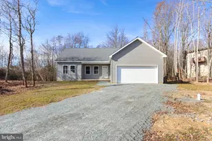 102 Eagle View Run Dr, Long Pond, PA 18334 - Photo 1