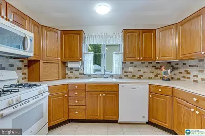 8495 Bumble Bee Way, Tobyhanna, PA 18466 - Photo 9