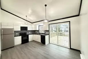 8066 Red Squirrel Dr, Tobyhanna, PA 18466 - Photo 3