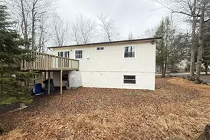 8066 Red Squirrel Dr, Tobyhanna, PA 18466 - Photo 17