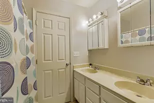 1019 Cricket Ln, Long Pond, PA 18334 - Photo 5