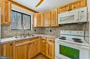 391 Berry Ln, Pocono Lake, PA 18347 - Photo 7