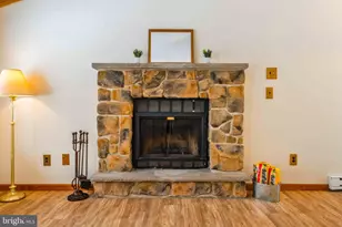391 Berry Ln, Pocono Lake, PA 18347 - Photo 17