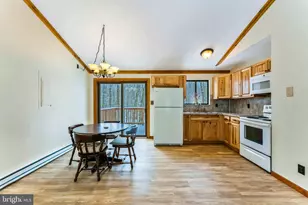 391 Berry Ln, Pocono Lake, PA 18347 - Photo 9