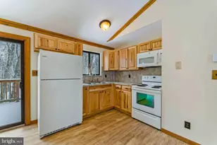 391 Berry Ln, Pocono Lake, PA 18347 - Photo 11