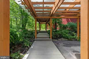 310 Hunters Farm Rd, Henryville, PA 18332 - Photo 9