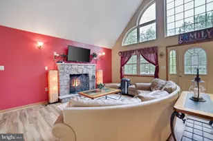 7118 Winnebago Dr, Pocono Lake, PA 18347 - Photo 5