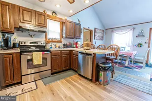 945 Country Pl Dr, Tobyhanna, PA 18466 - Photo 11