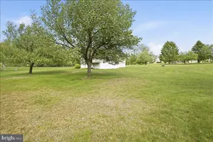 166 Regency Ln, Brodheadsville, PA 18322 - Photo 43