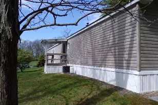 141 Gold Ln, Stroudsburg, PA 18360 - Photo 9