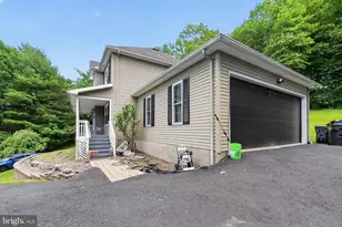 316 Reagan Dr, East Stroudsburg, PA 18301 - Photo 3