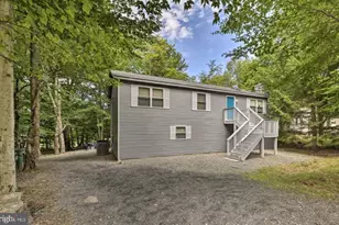 327 Country Pl Dr, Tobyhanna, PA 18466 - Photo 1