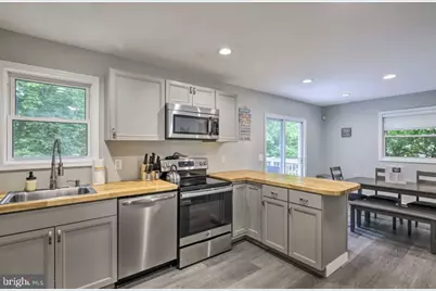 327 Country Place Drive, Tobyhanna, PA 18466 - Photo 7