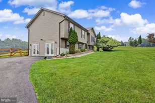 2527 Highland Cir, Stroudsburg, PA 18360 - Photo 9