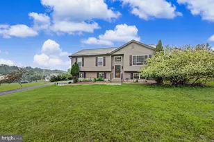 2527 Highland Cir, Stroudsburg, PA 18360 - Photo 3