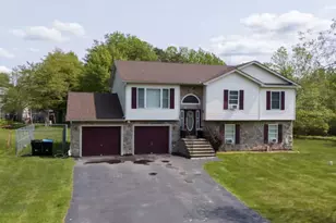 449 Clearview Dr, Long Pond, PA 18334 - Photo 3