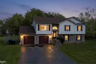 449 Clearview Dr, Long Pond, PA 18334 - Photo 1