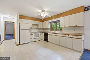 408 Long View Dr, Stroudsburg, PA 18360 - Photo 23