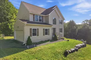 302 Lee's Run Cir, East Stroudsburg, PA 18302 - Photo 3