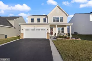 1064 Woodmont Ln, Catasaqua, PA 18032 - Photo 1