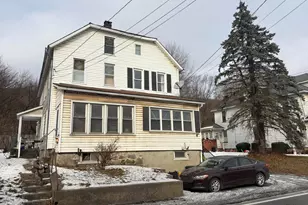 845 W Pennsylvania Ave, Pen Argyl, PA 18072 - Photo 1